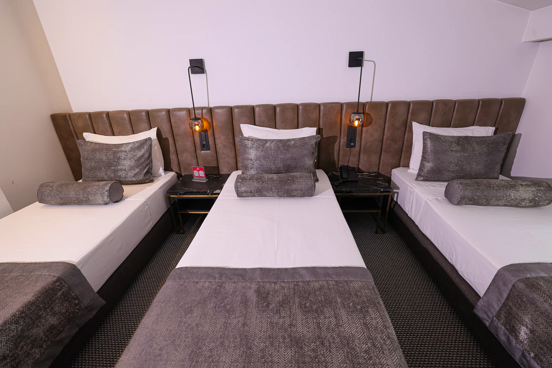 budget triple — Detaj i hapësirës
