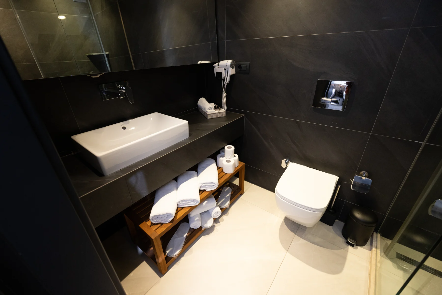 budget triple — Detaj i hapësirës