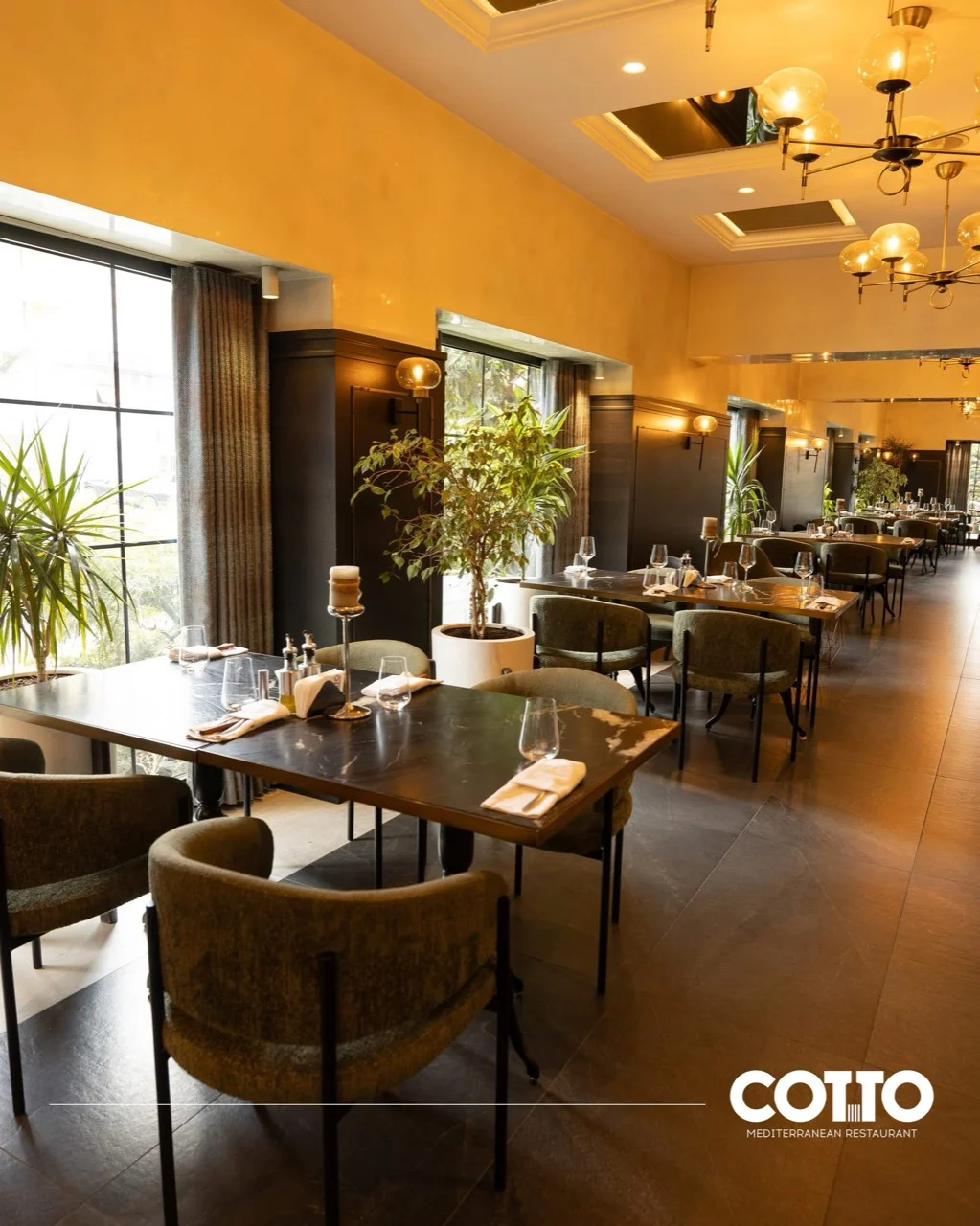 Tavolinat pranë dritares — COTTO