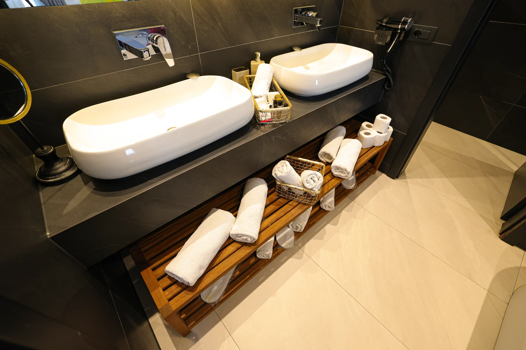Deluxe Spa Suite — Interior Detail
