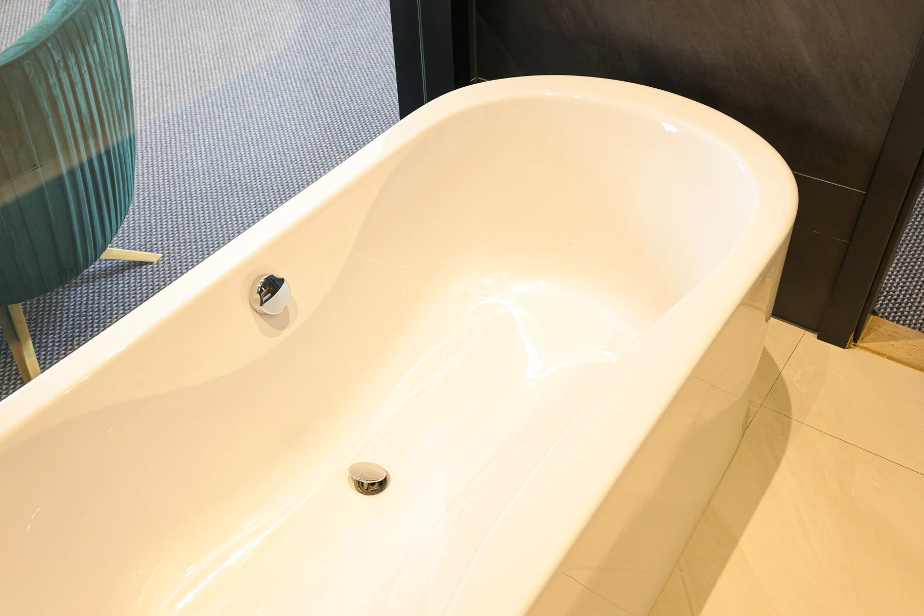 Deluxe Spa Suite — Interior Detail